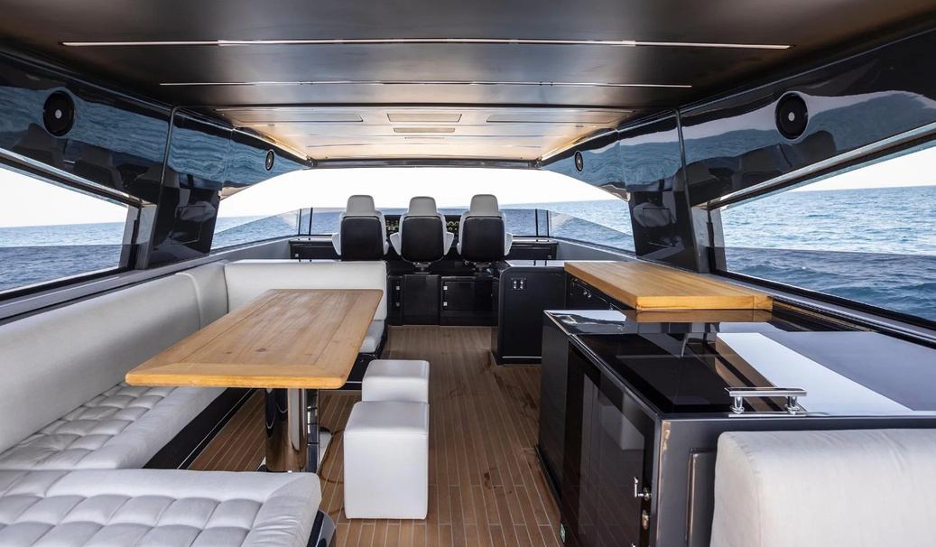 The Manda 72 Luxury Motor Yacht — Avelis Singapore