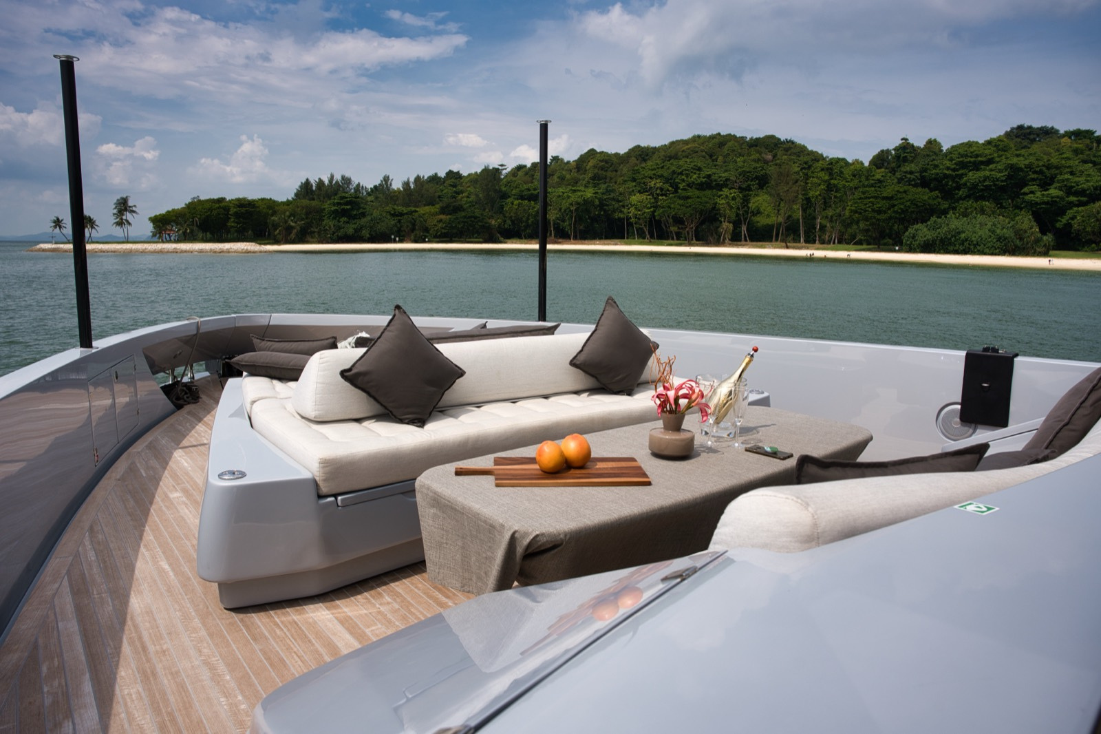 The Manda 72 Luxury Motor Yacht — Avelis Singapore