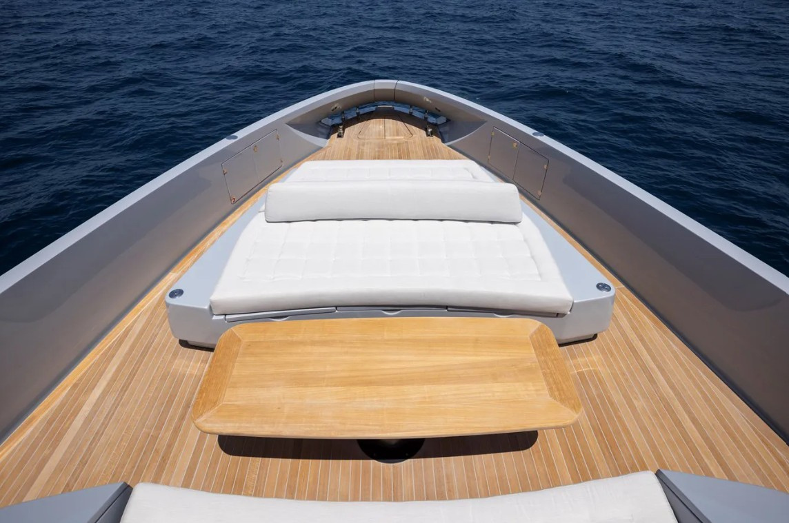 The Manda 72 Luxury Motor Yacht — Avelis Singapore